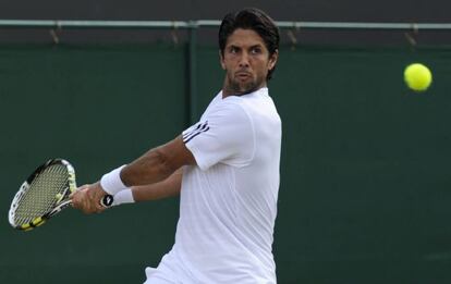 Verdasco devuelve una bola ante De Schepper.