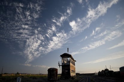 An abandoned railroad tower in Algodor.