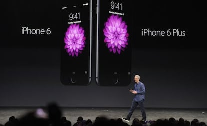 Tim Cook apresenta os novos iPhones.