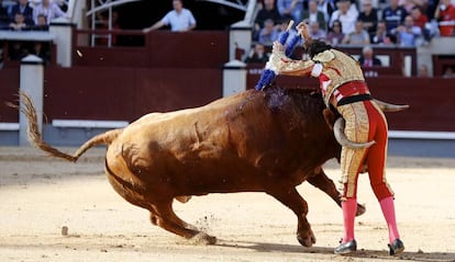 Juan Jose Padilla en Las Ventas, en el primer toro de la tarde.