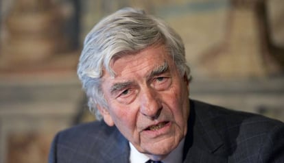 Ruud Lubbers, durante una conferencia de prensa, en 2010 en La Haya.