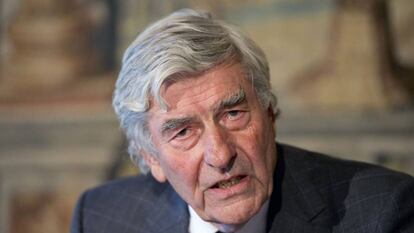 Ruud Lubbers, durante una conferencia de prensa, en 2010 en La Haya.