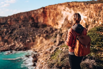 Innumerables rutas de senderismo pespuntean las costas del archipiélago. Imposible no caer en la tentación de un paseo para descubrir sus secretos.