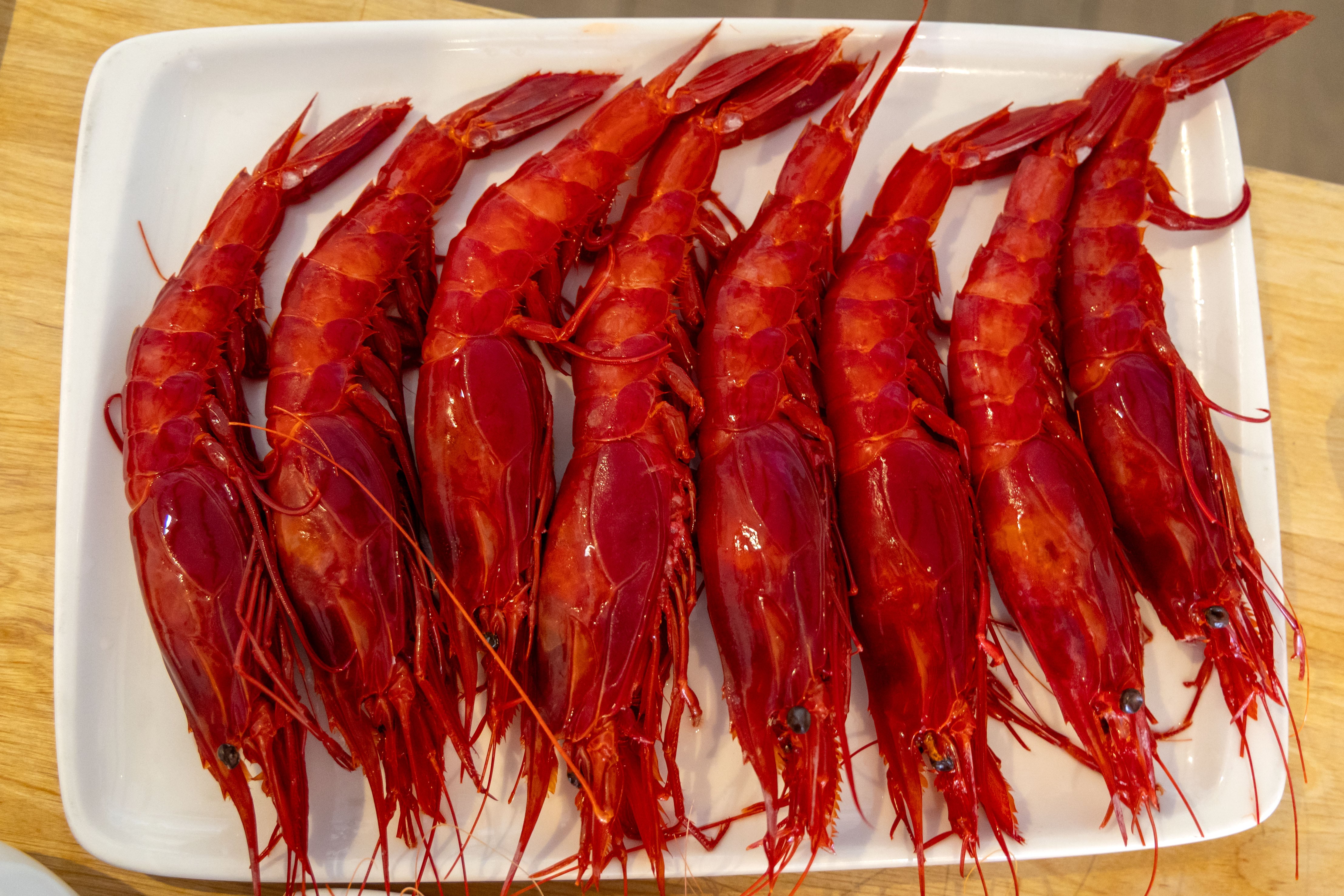 Los carabineros y otros mariscos son algunos de los grandes platos de Hermanos Alba.