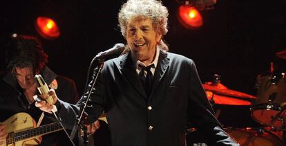 Bob Dylan, durante una actuaci&oacute;n en Los &Aacute;ngeles.