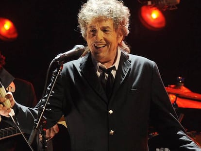 Bob Dylan, durante una actuaci&oacute;n en Los &Aacute;ngeles.