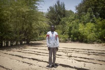 Demba Sarr es el responsable del Vivero de aguas y bosques de Bango, Saint Louis (Senegal).