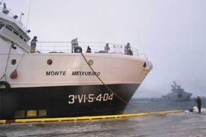 El  <i>Monte Meixueiro </i> llega al  puerto  del Tromso el pasado lunes, tras ser apresado por los guardacostas.