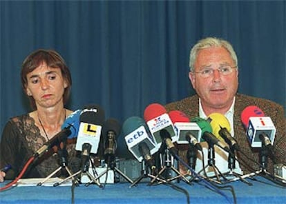 Itziar Lopategi e Inaxio Aguirre, ayer, durante una conferencia de prensa de AuB.