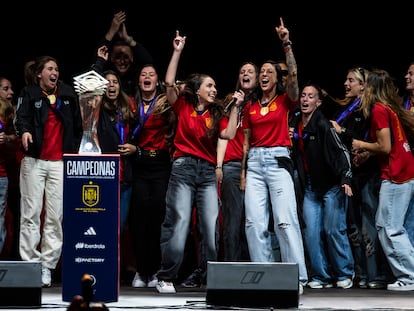 La celebración de la selección española tras el triunfo de la UEFA Nations League femenina, en imágenes