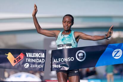 Ethiopian Megertu Alemu celebrates her victory at the Valencia Marathon.