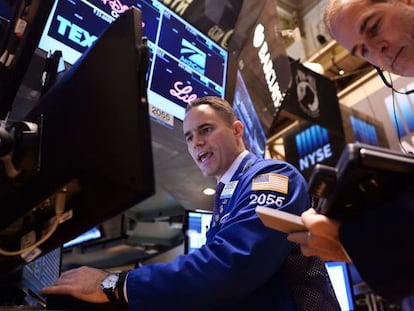 Agentes burs&aacute;tiles en el New York Stock Exchange