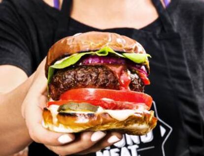 Imagen de una hamburguesa vegana de Beyond Meat.