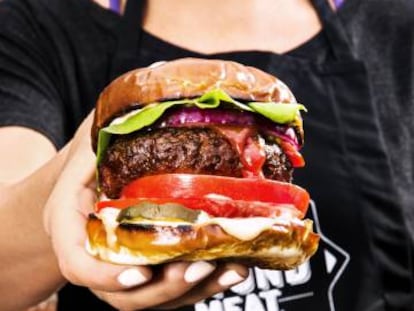 Imagen de una hamburguesa vegana de Beyond Meat.