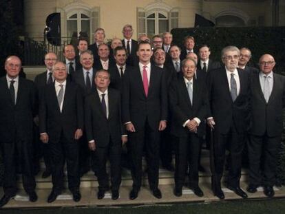 Foto de familia de don Felipe con empresarios catalanes y madrileños en una serie de actos celebrados en Cataluña en febrero de este año.