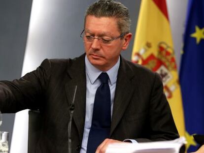 Alberto Ruiz-Gallardón, durante una rueda de prensa el pasado abril.