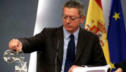 Alberto Ruiz-Gallardón, durante una rueda de prensa el pasado abril.