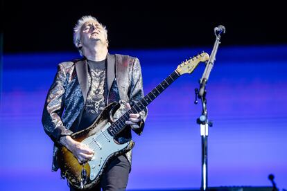 Mike McCready ejecutando uno de sus solos de guitarra. 