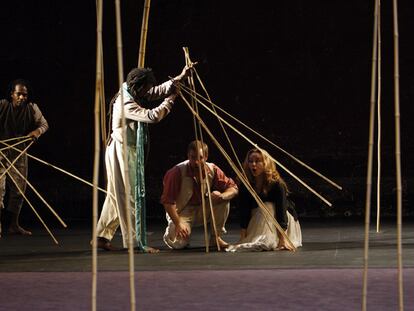 Escena de <i>La flauta mágica,</i> de Mozart, dirigida por Peter Brook.