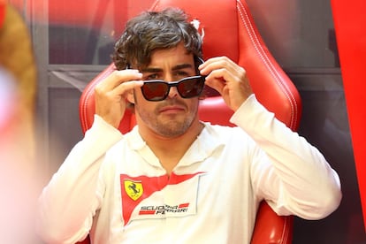 Fernando Alonso en boxes.