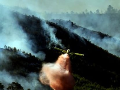 Tareas de extinción del fuego del término municipal de Chulilla (Valencia) en septiembre pasado.