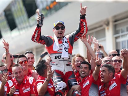 Lorenzo celebra la victoria en Austria, en 2018.