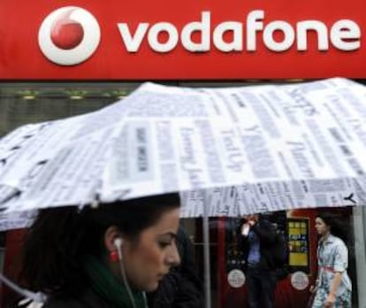 La compañía de telefonía móvil Vodafone en Alemania informó hoy del robo de los datos bancarios de unos dos millones de usuarios del país, al parecer por parte de un empleado de una empresa subsidiaria. EFE/Archivo