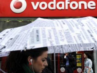 La compañía de telefonía móvil Vodafone en Alemania informó hoy del robo de los datos bancarios de unos dos millones de usuarios del país, al parecer por parte de un empleado de una empresa subsidiaria. EFE/Archivo