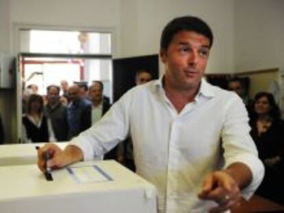 Matteo Renzi, primer ministro italiano, deposito su voto en Pontassieve.