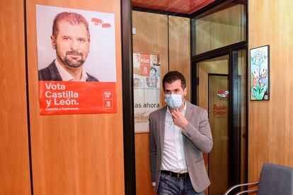 El secretario general del PSOE en Castilla y León, Luis Tudanca, este martes, en la sede de los socialistas en Valladolid.