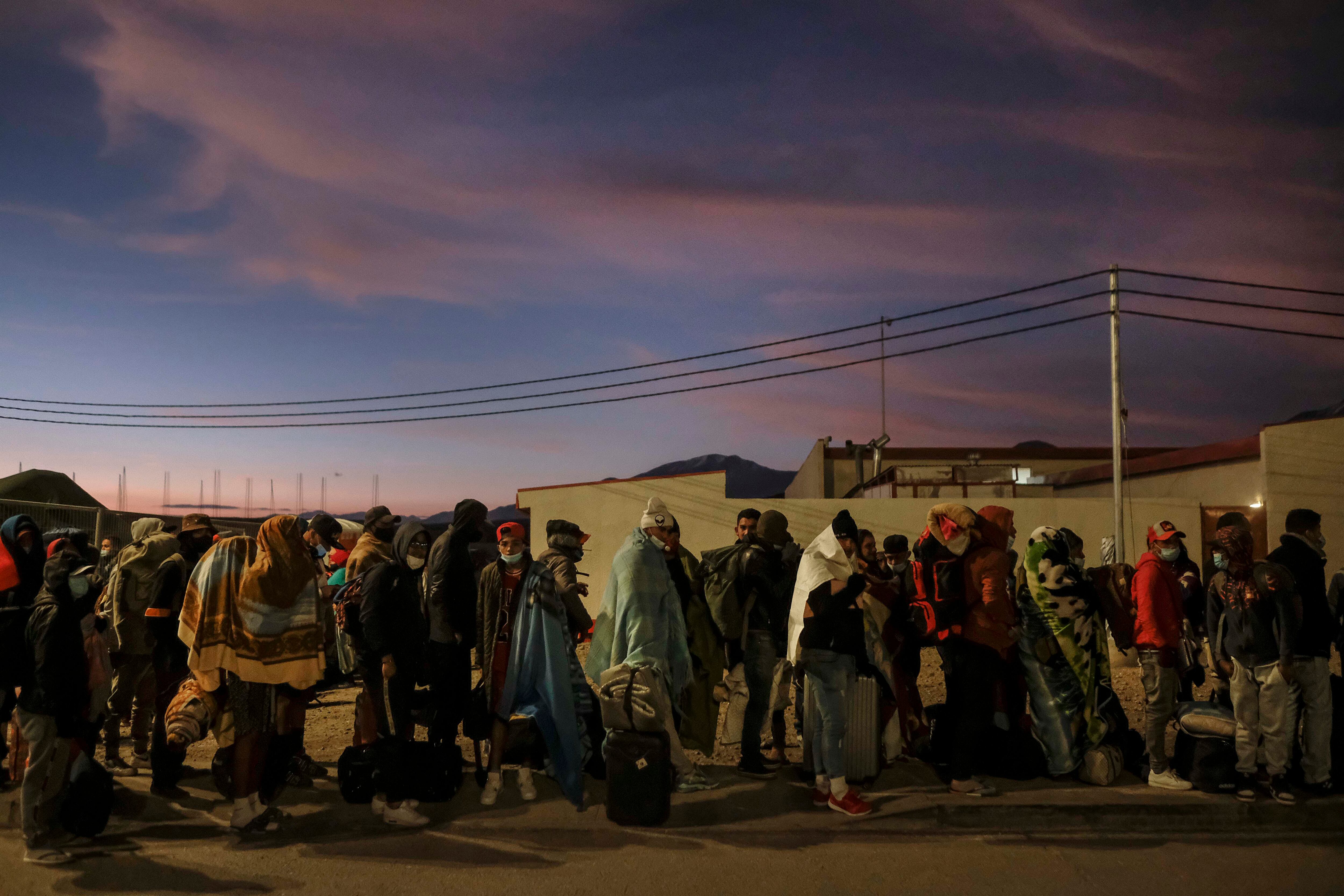 Ruidos molestos, riñas y comercio ambulante: las infracciones que complican a los migrantes en Chile