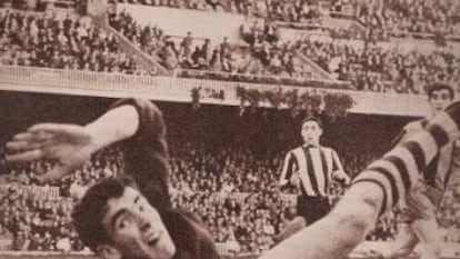 Iribar, contra el Bar&ccedil;a en 1962.