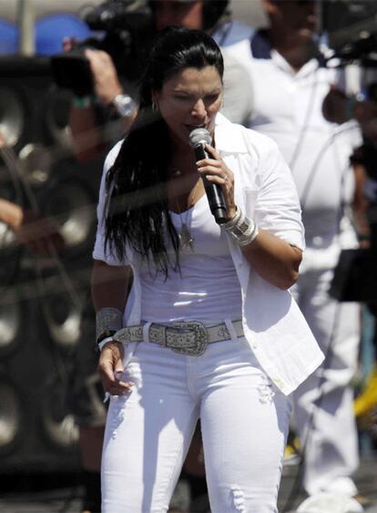 La cantante portorriqueña Olga Tañón ha sido la primera en actuar