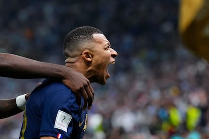 Mbappé celebra su segundo gol.