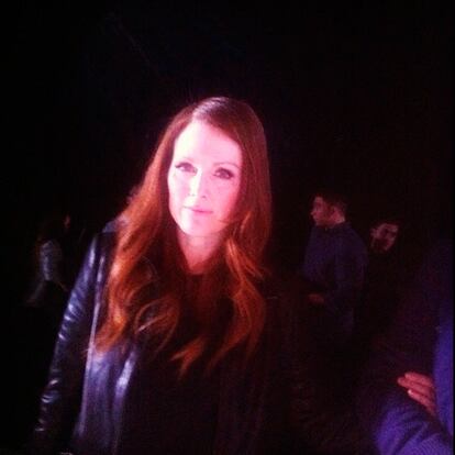 Juliane Morre tras el desfile de Theyskens para Theory.