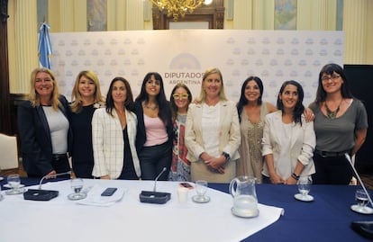 Diputadas y activistas argentinas adhieren en el Congreso a la huelga de mujeres.