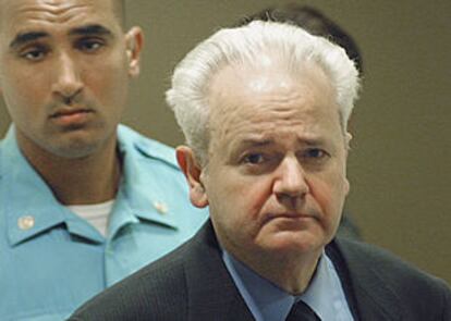 Slobodan Milosevic, ayer, ante el Tribunal Penal Internacional para la ex Yugoslavia en el inicio del juicio.