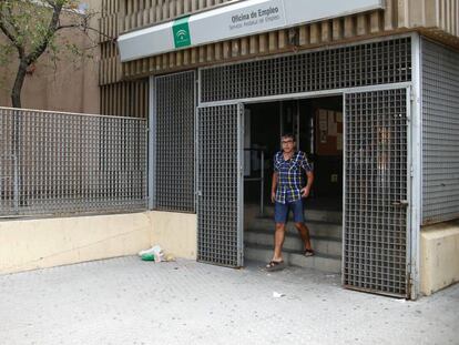 Una oficina de desempleo en el barrio sevillano de Amate.