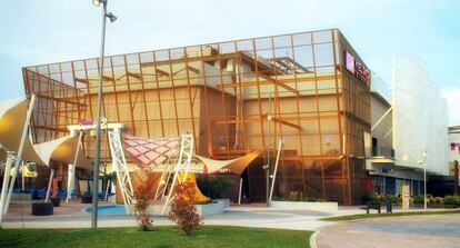 Centro comercial Planetocio en la avenida de Juan Carlos I, en Collado Villalba.