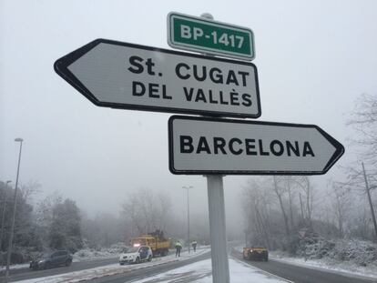 La montaña del Tibidabo (Barcelona) blanca por la nieve