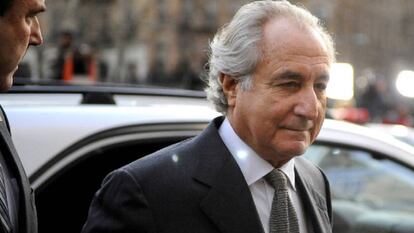 Bernard Madoff chegando a um tribunal de Nova York em 2009.