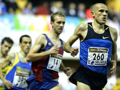 Chema Mart&iacute;nez, durante el XLV campeonato de Espa&ntilde;a en pista cubierta, celebrando en Sevilla en 2009