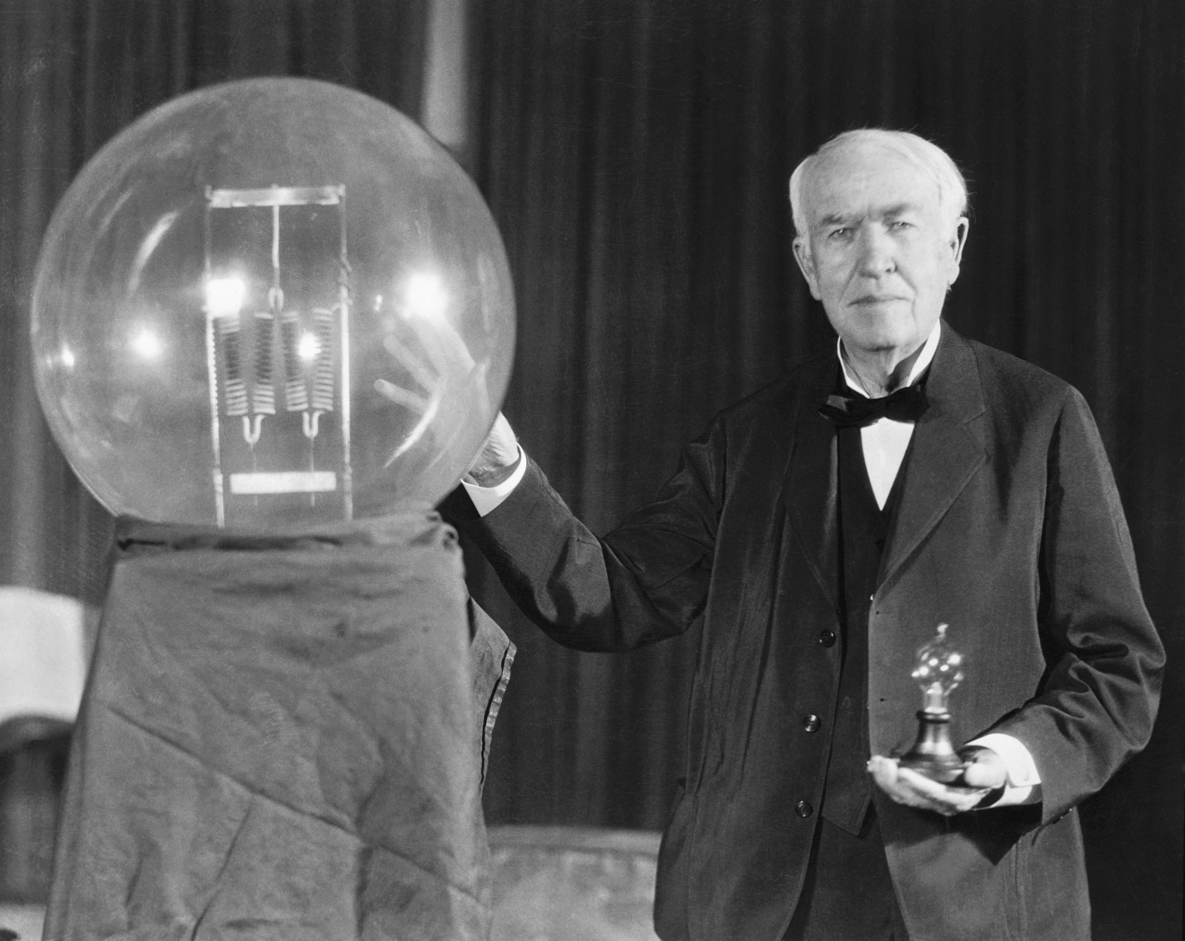 La invención de la bombilla inauguró los trastornos del sueño, pero no nos hace dormir menos