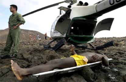 Imagen de uno de los nueve cadáveres de inmigrantes subsaharianos rescatados por la Guardia Civil