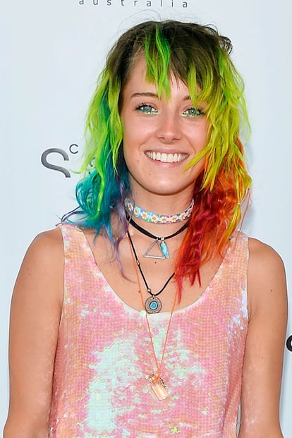 No hay mejor ejemplo de arcoíris capilar que este look de Chloe Norgaard.