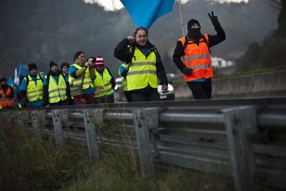 Trabajadores de Edesa, en un momento de su marcha a Mondragón.
