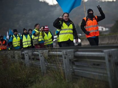 Trabajadores de Edesa, en un momento de su marcha a Mondragón.