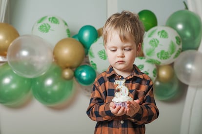 Los padres deben vigilar si su hijo no tiene amigos.