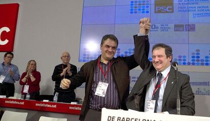 Martí, a la izquierda, y Hereu, en el congreso que le eligió para dirigir el PSC de Barcelona.