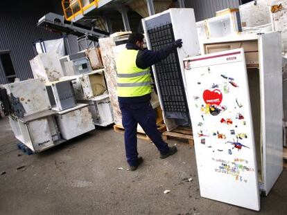 Planta de reciclaje de residuos electr&oacute;nicos Recytel en Campo Real (Madrid), el pasado 14 de enero.